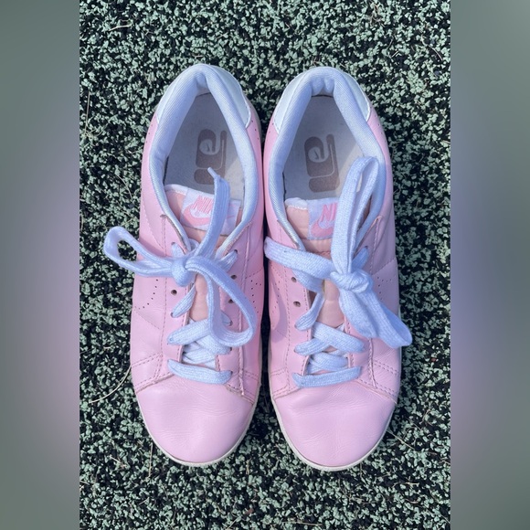 Nike Tennis Classic Style Light Pink Size 7 Sneakers with Perforated Check - Picture 9 of 11